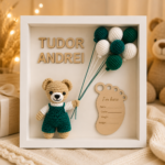 Tablou personalizat Shadow Box – Ursulet salopeta verde